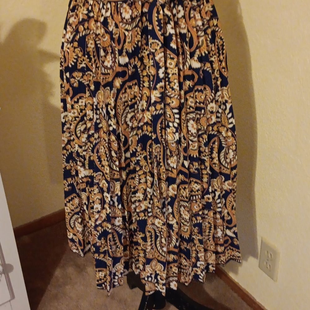 Lark + Grey Paisley Wrap Front PLEATED Dress. Career. Professional. - Picture 3 of 12